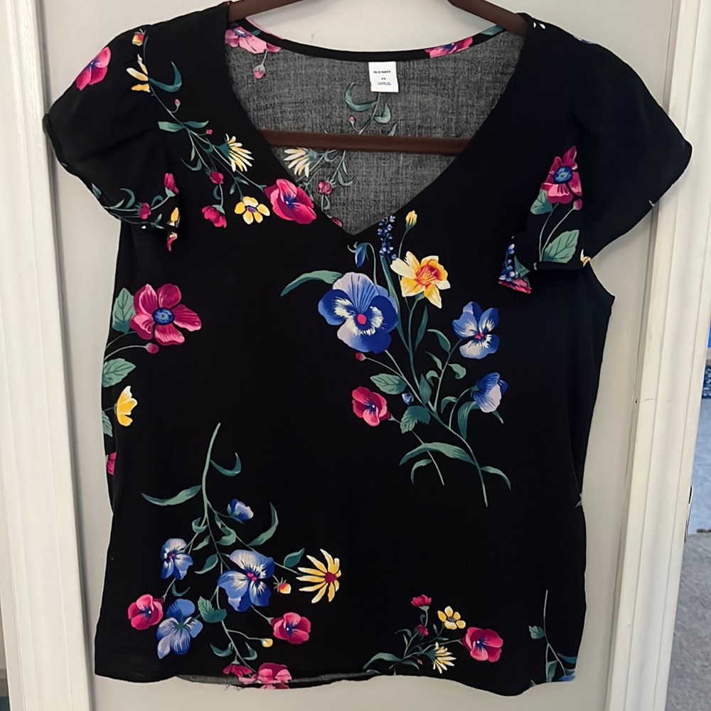 Super cute like new old navy top!
